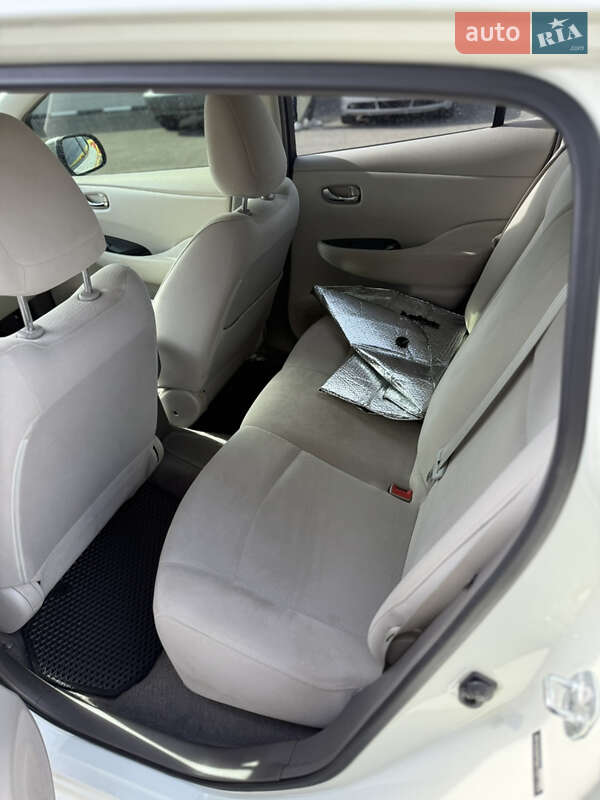 Хэтчбек Nissan Leaf 2011 в Измаиле