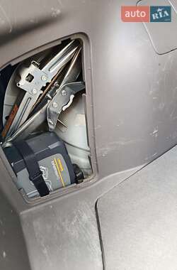 Хэтчбек Nissan Leaf 2012 в 