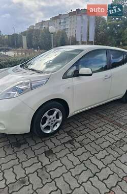 Хэтчбек Nissan Leaf 2012 в 