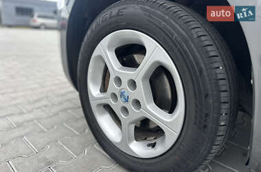 Хетчбек Nissan Leaf 2013 в 