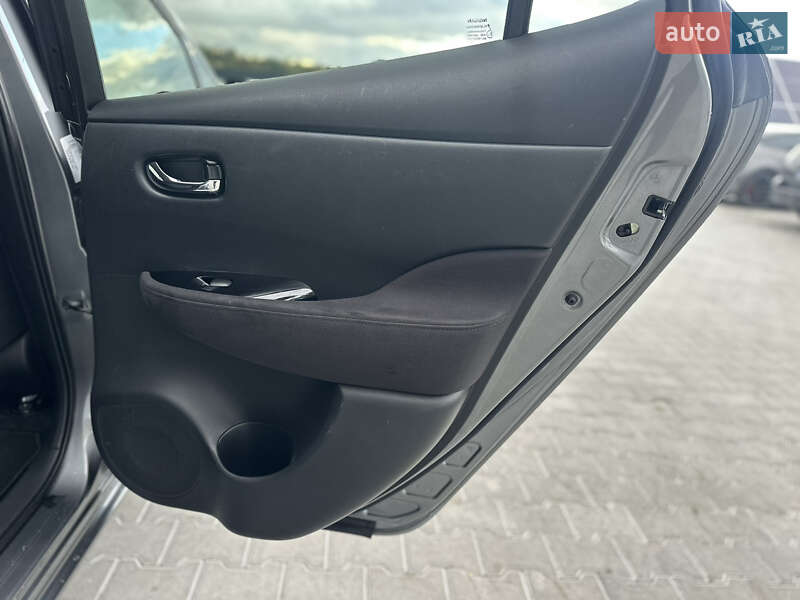 Хэтчбек Nissan Leaf 2013 в Владимире