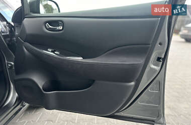 Хетчбек Nissan Leaf 2013 в 