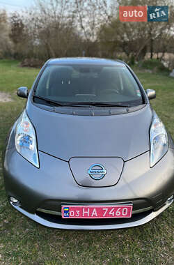 Хэтчбек Nissan Leaf 2014 в 