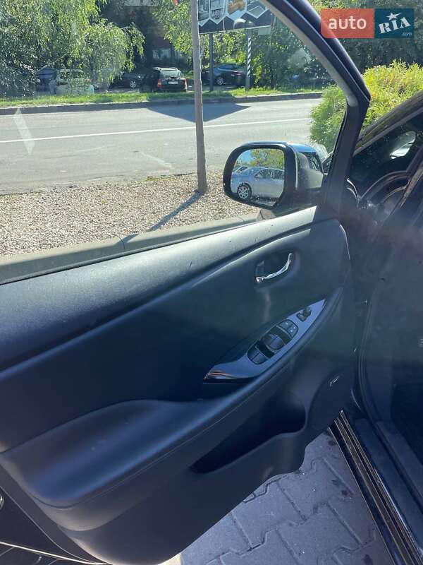 Хэтчбек Nissan Leaf 2013 в Ужгороде