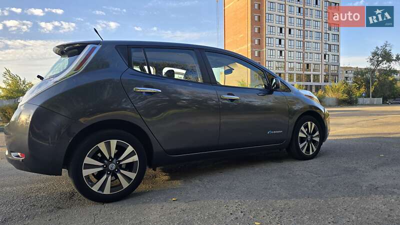 Хэтчбек Nissan Leaf 2013 в Запорожье