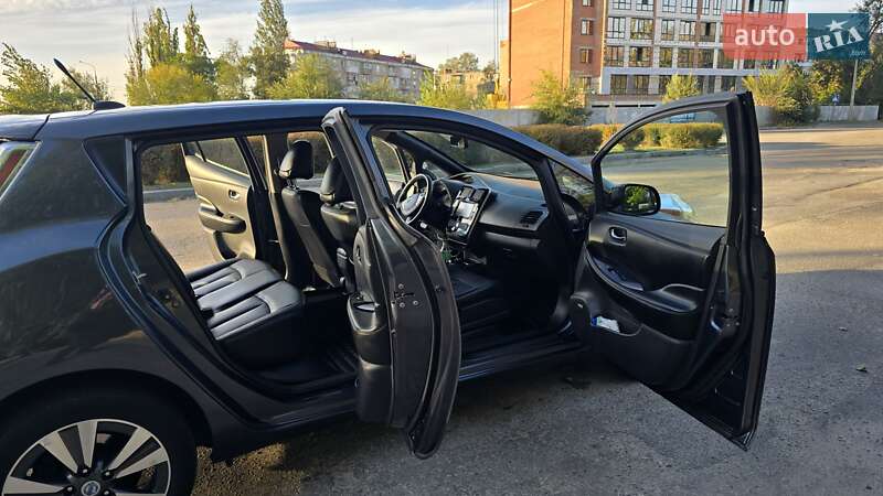 Хэтчбек Nissan Leaf 2013 в Запорожье