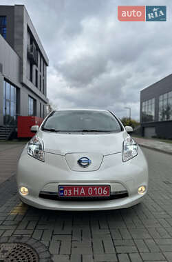 Хэтчбек Nissan Leaf 2013 в 