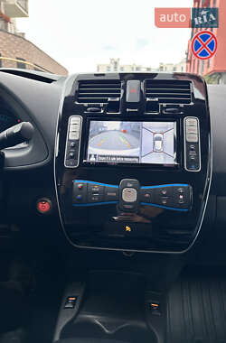 Хэтчбек Nissan Leaf 2013 в 
