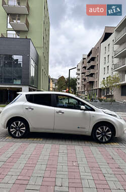 Хэтчбек Nissan Leaf 2013 в 