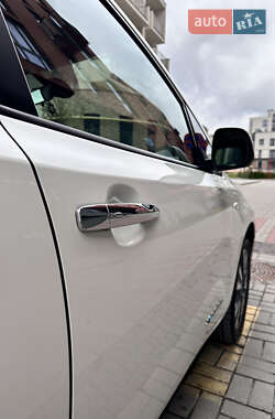 Хэтчбек Nissan Leaf 2013 в 