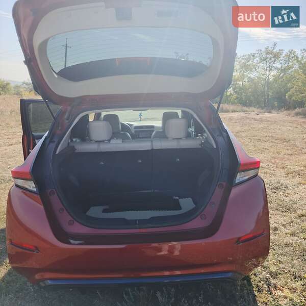 Хетчбек Nissan Leaf 2018 в Зіньківі