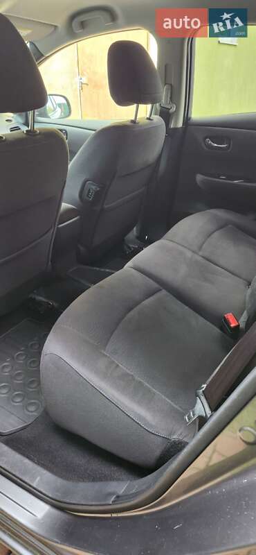 Хэтчбек Nissan Leaf 2014 в Ровно