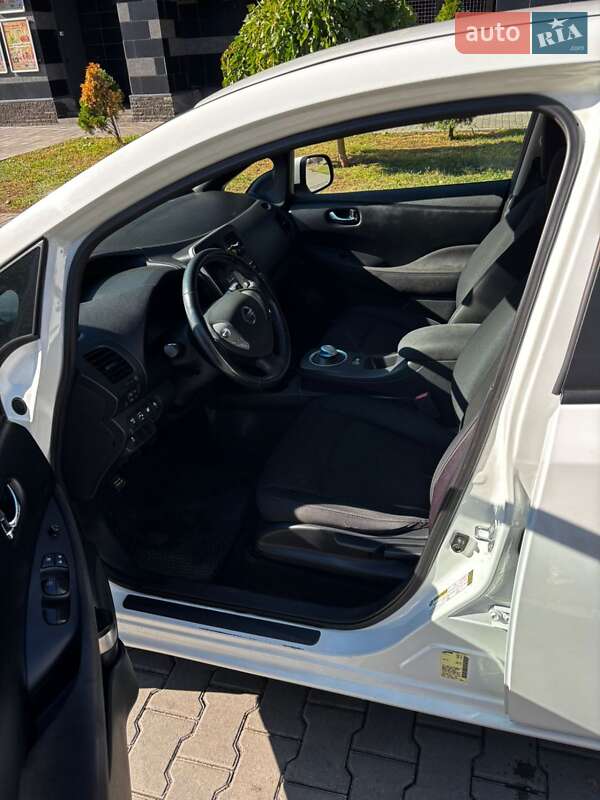 Хэтчбек Nissan Leaf 2013 в Одессе