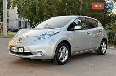 Хэтчбек Nissan Leaf 2012 в 