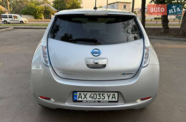 Хэтчбек Nissan Leaf 2012 в 