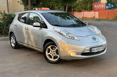 Хэтчбек Nissan Leaf 2012 в 