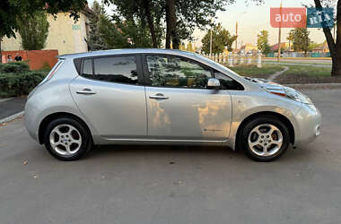 Хэтчбек Nissan Leaf 2012 в 