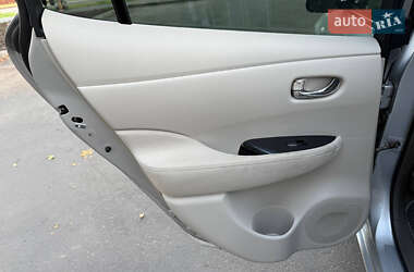 Хэтчбек Nissan Leaf 2012 в 