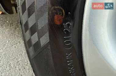 Хэтчбек Nissan Leaf 2012 в 