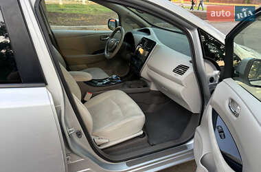 Хэтчбек Nissan Leaf 2012 в 