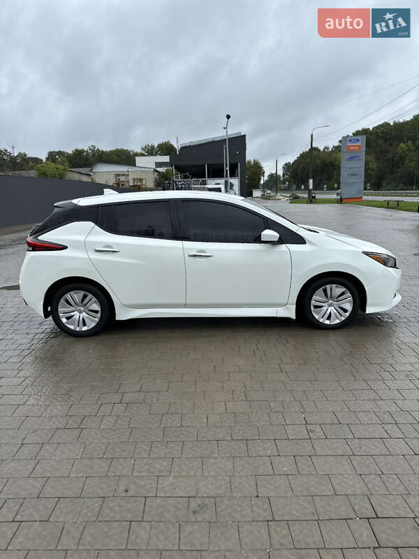 Хэтчбек Nissan Leaf 2023 в Тернополе