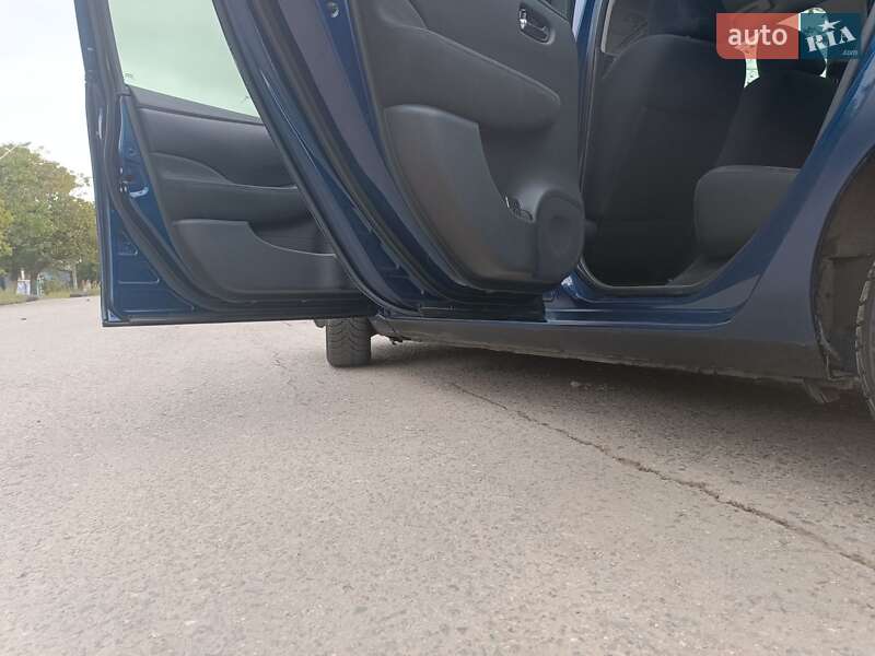 Хэтчбек Nissan Leaf 2017 в Одессе