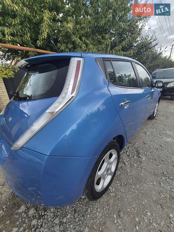 Хэтчбек Nissan Leaf 2013 в Днепре
