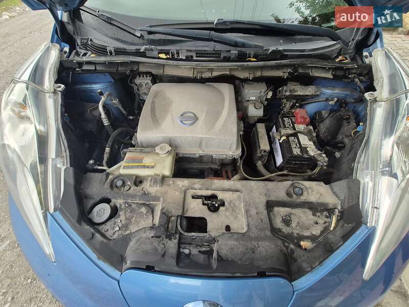 Хэтчбек Nissan Leaf 2013 в Днепре