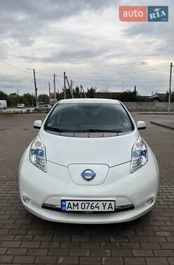 Хетчбек Nissan Leaf 2015 в  фото 2 Хетчбек Nissan Leaf 2015 в