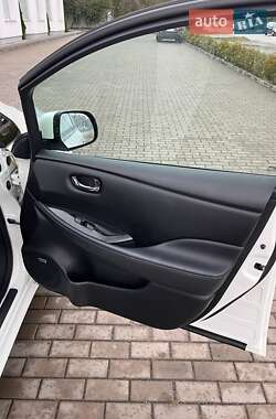 Хетчбек Nissan Leaf 2015 в  фото 22 Хетчбек Nissan Leaf 2015 в