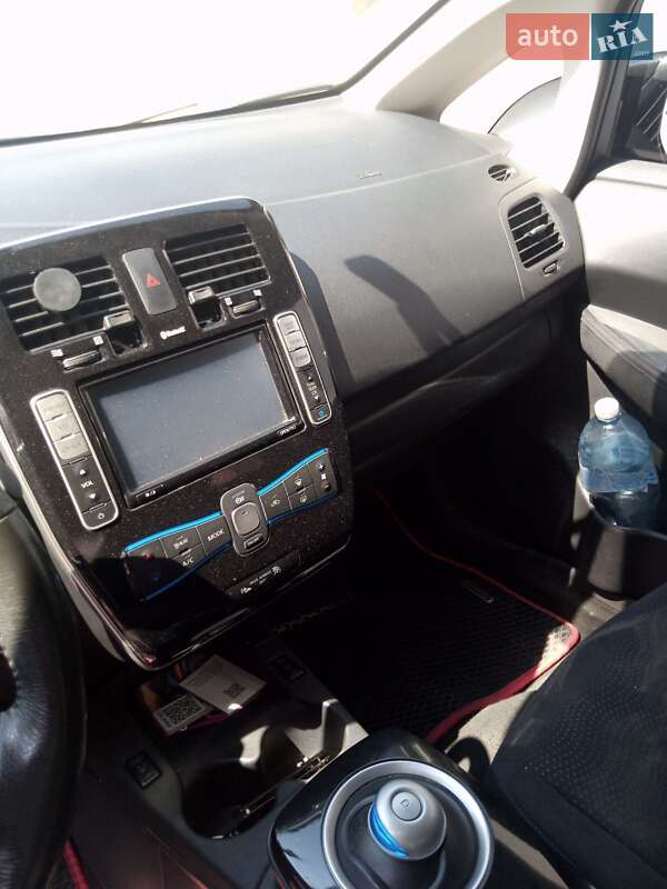Хетчбек Nissan Leaf 2015 в Києві фото 5 Хетчбек Nissan Leaf 2015 в Києві