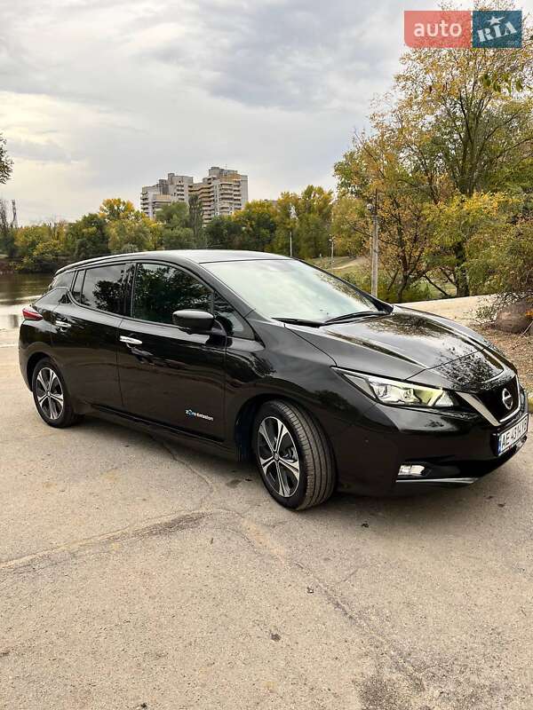 Хэтчбек Nissan Leaf 2018 в Днепре