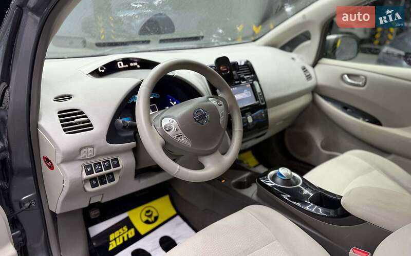 Хетчбек Nissan Leaf 2013 в Чернівцях