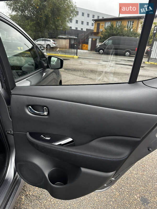 Хэтчбек Nissan Leaf 2019 в Киеве