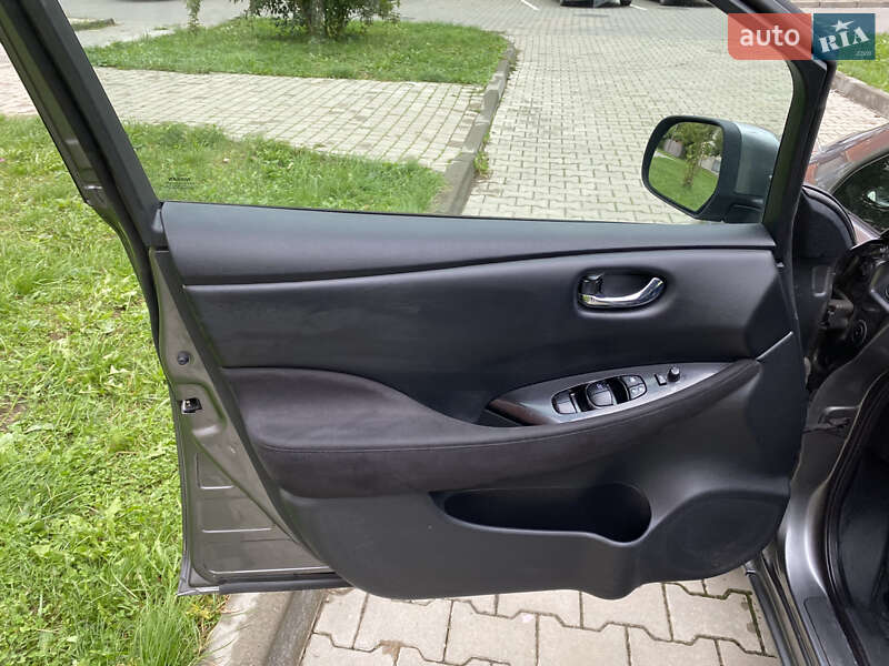 Хэтчбек Nissan Leaf 2015 в Черновцах