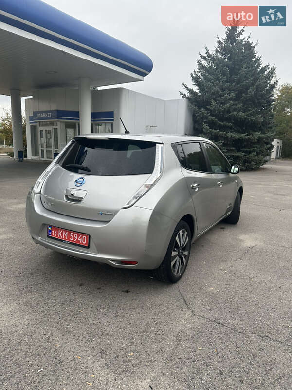 Хетчбек Nissan Leaf 2015 в Кам'янському