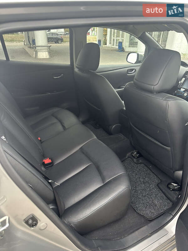 Хетчбек Nissan Leaf 2015 в Кам'янському