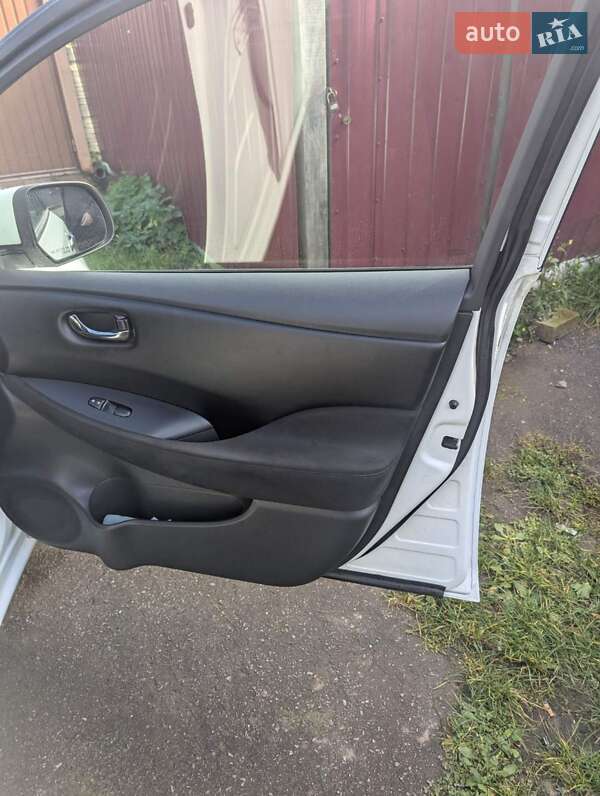 Хэтчбек Nissan Leaf 2014 в Житомире