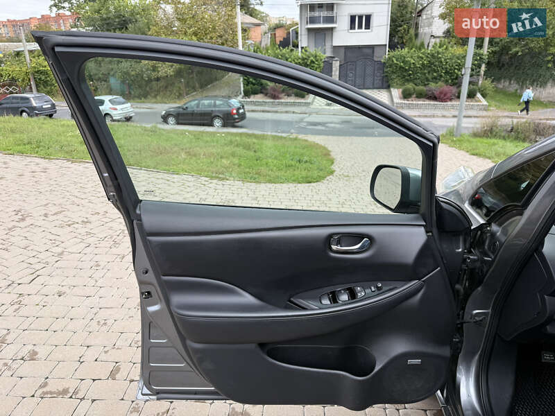 Хетчбек Nissan Leaf 2015 в Вінниці