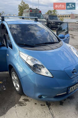 Хэтчбек Nissan Leaf 2011 в 