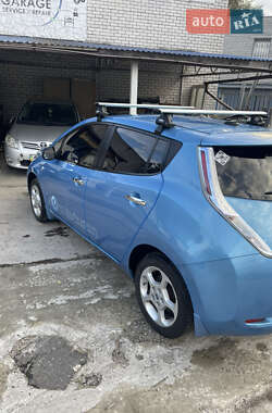 Хэтчбек Nissan Leaf 2011 в 
