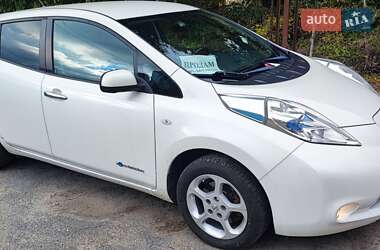 Хэтчбек Nissan Leaf 2015 в 