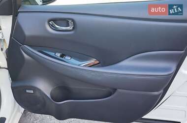 Хэтчбек Nissan Leaf 2015 в 