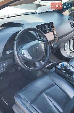 Хэтчбек Nissan Leaf 2015 в 