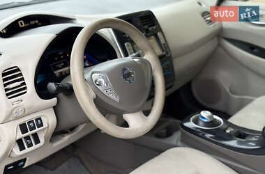 Хэтчбек Nissan Leaf 2012 в 