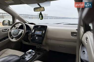Хэтчбек Nissan Leaf 2012 в 