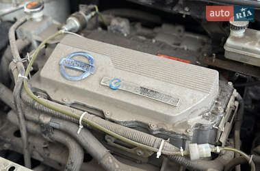 Хэтчбек Nissan Leaf 2012 в 