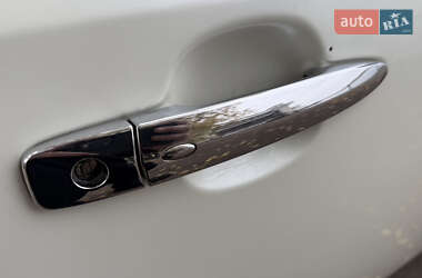 Хэтчбек Nissan Leaf 2012 в 