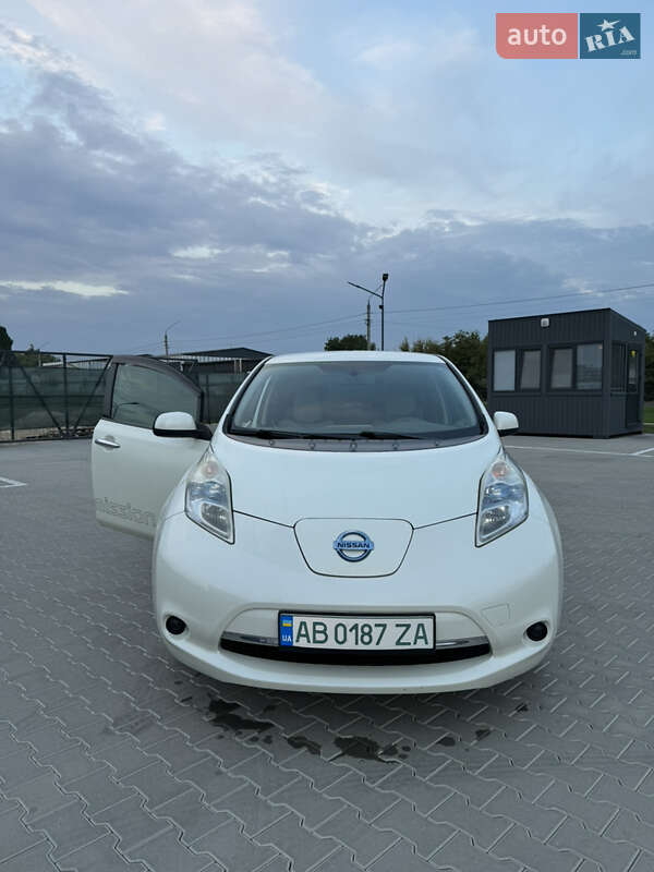 Хэтчбек Nissan Leaf 2011 в Виннице