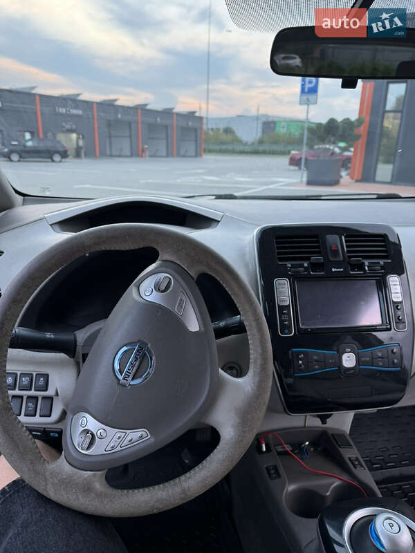 Хэтчбек Nissan Leaf 2011 в Виннице